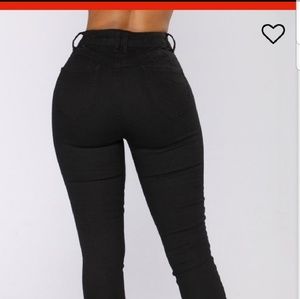 Fashion Nova booty jeans